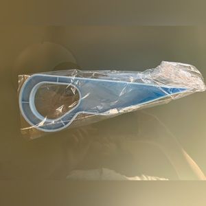 New Mattress lifter wedge tool 10" ergonomic design removed sheets easier blue